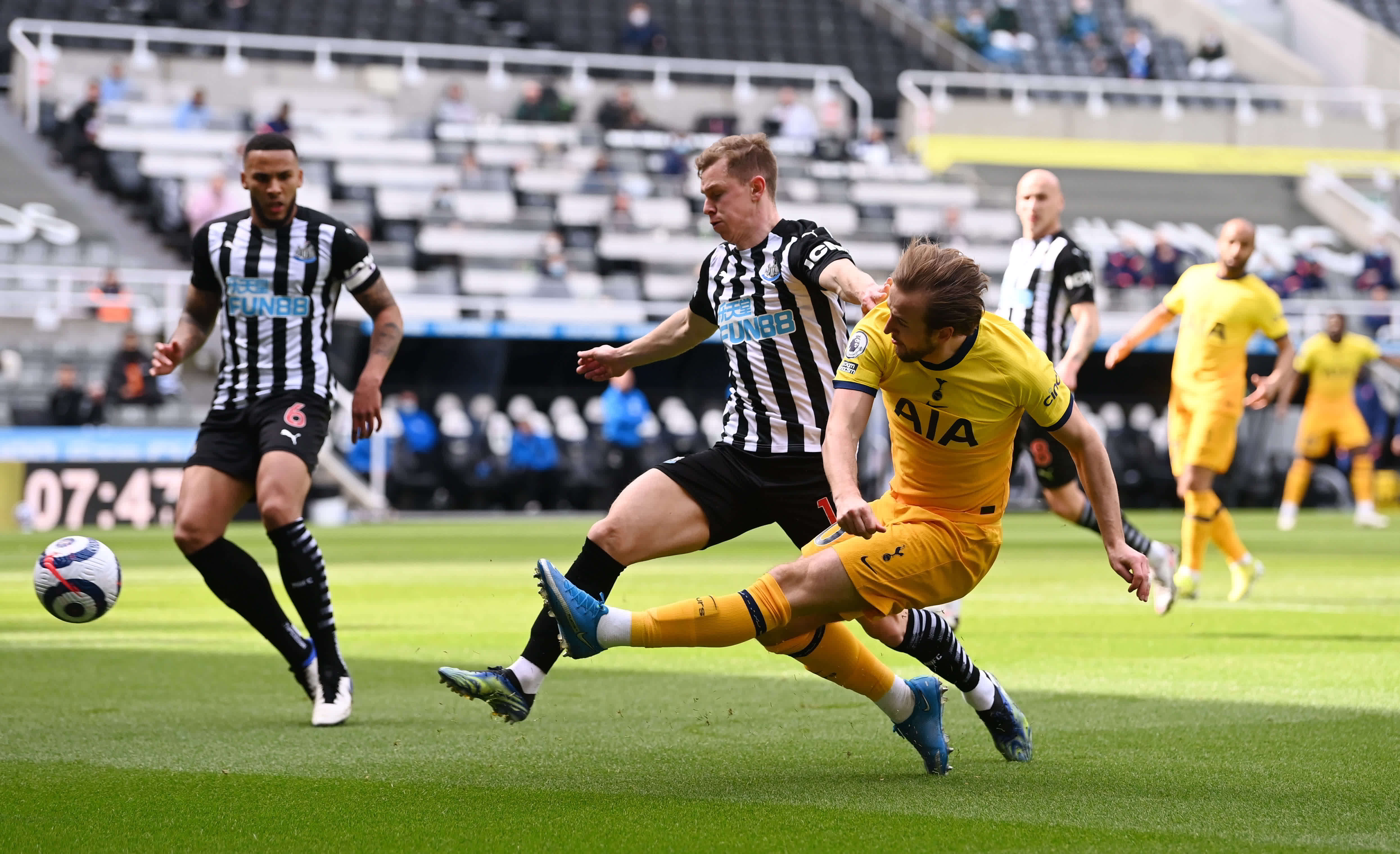 巴基斯坦一列车起火 致5死多伤.